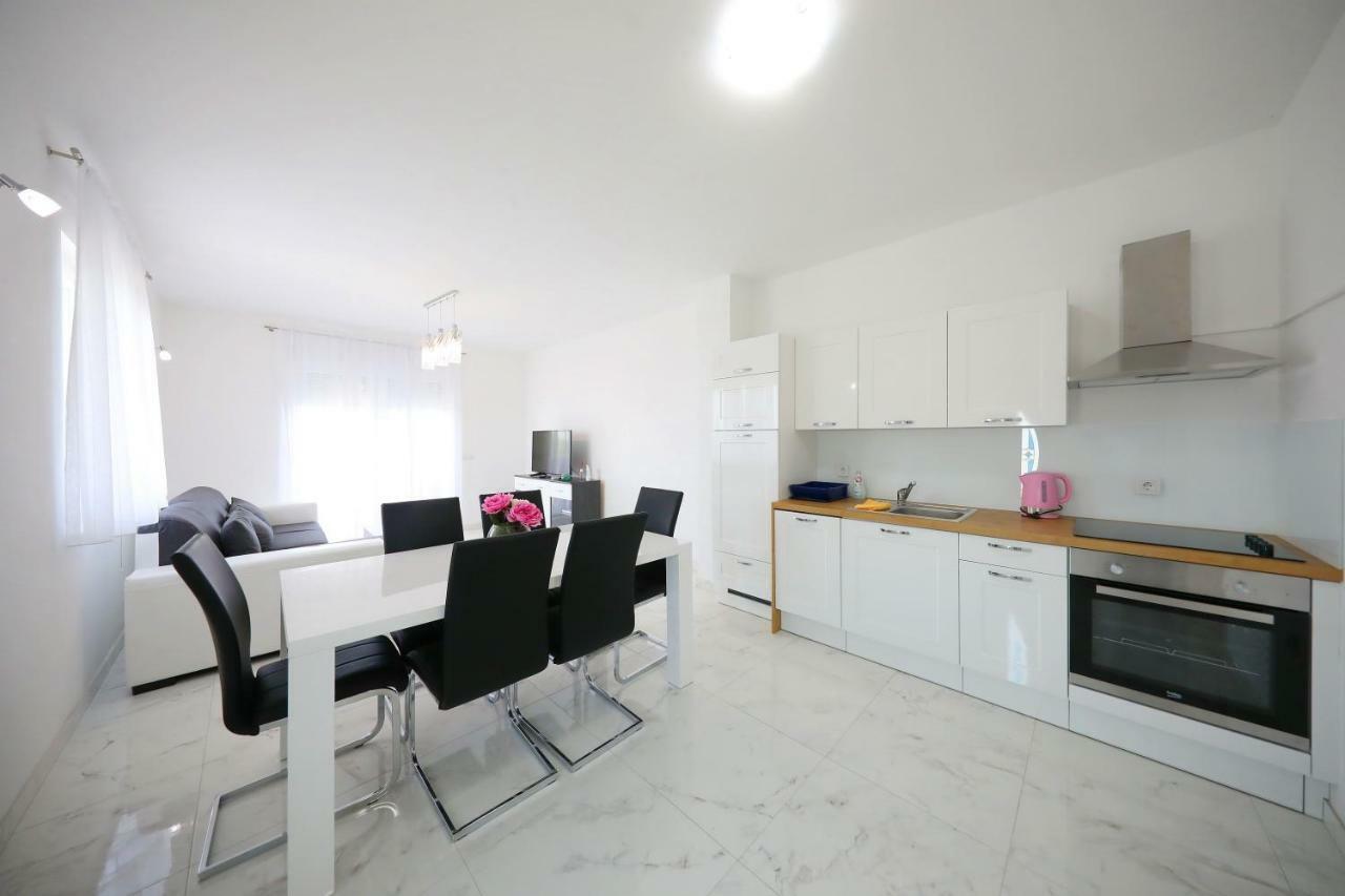 Apartmani Vlado Mitar Sukosan Exterior photo