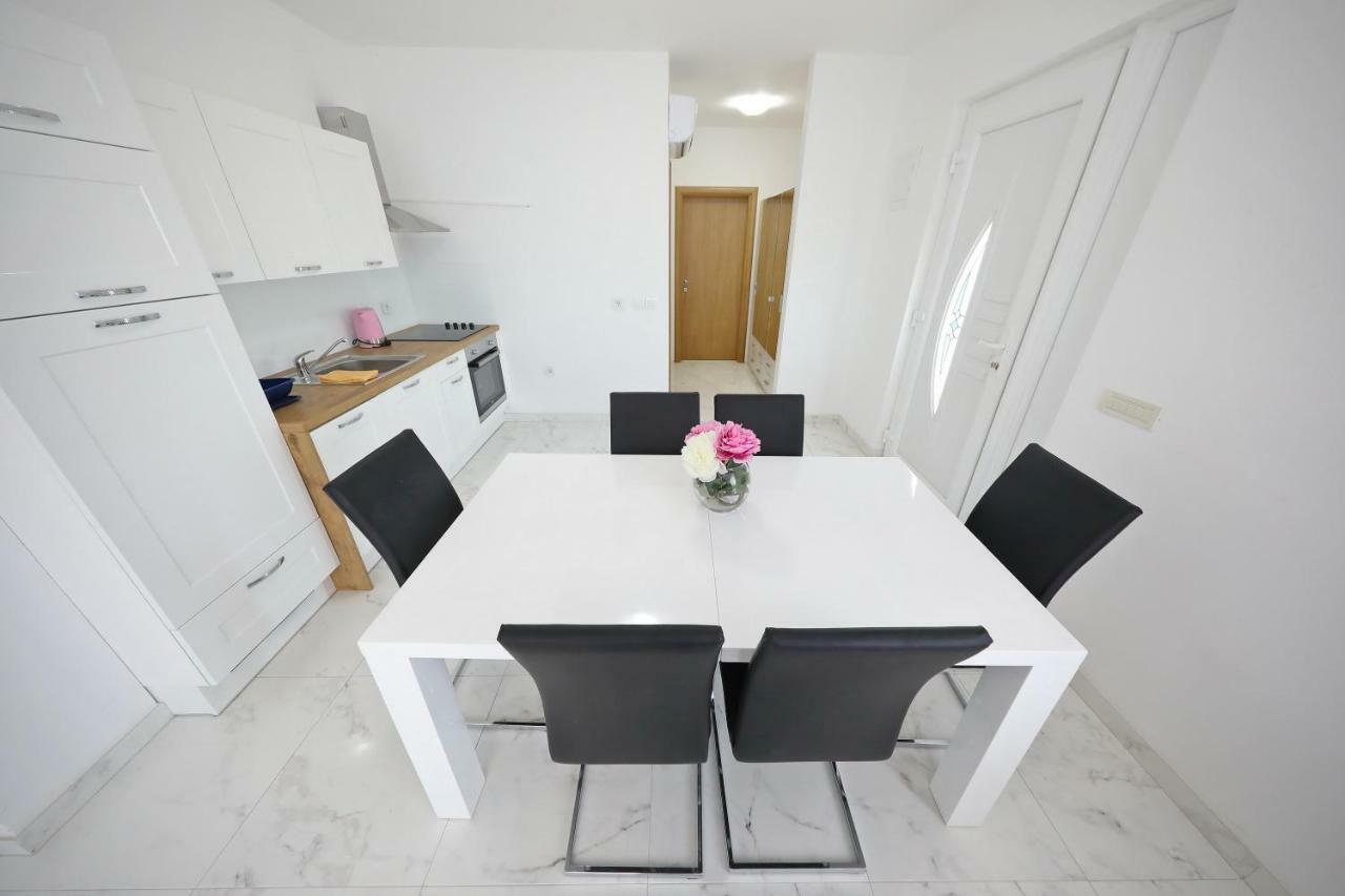 Apartmani Vlado Mitar Sukosan Exterior photo